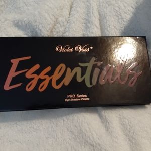 Violet Voss essentials eyeshadow pallete